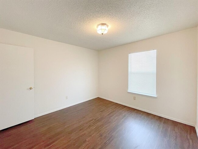 Building Photo - 656 Mairo St