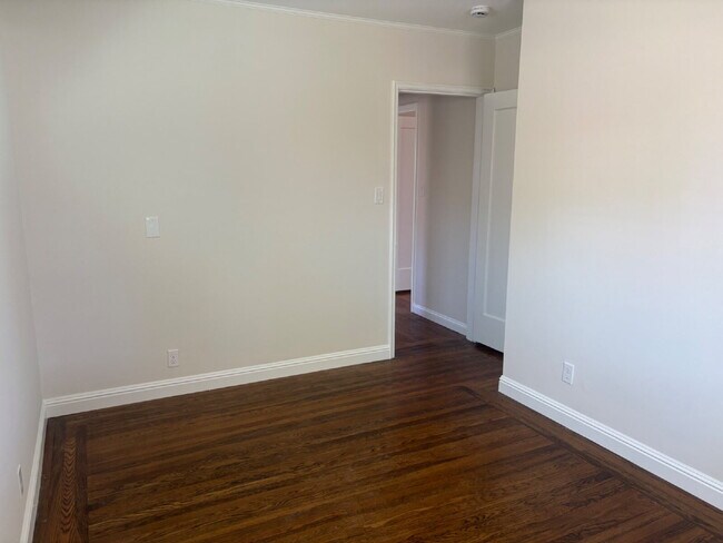 Building Photo - *Move-In Special* Charming 3 bed, 2 bath with office on San Carlos Border