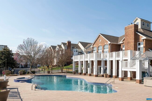 Building Photo - 1055 Weybridge Ct