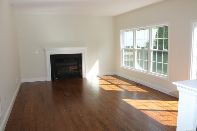 Building Photo - 15 Glen Ridge Rd