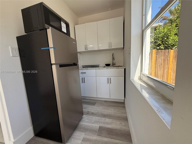 Building Photo - 2801 SW 26th St