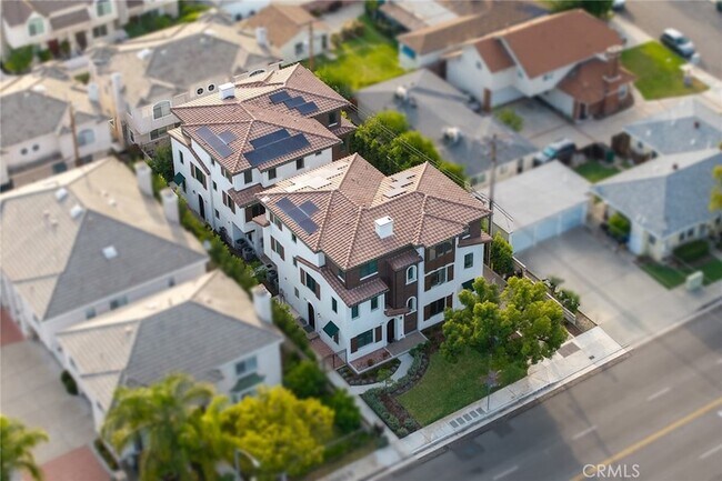 Building Photo - 905 Sunset Blvd