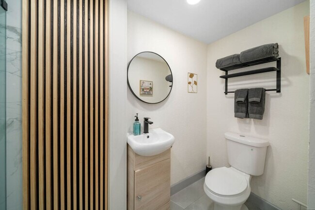 Building Photo - 1416 NE 9th St