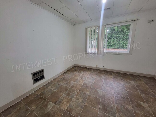 Building Photo - Classic Farmhouse on Murray w/Acreage, Mul...