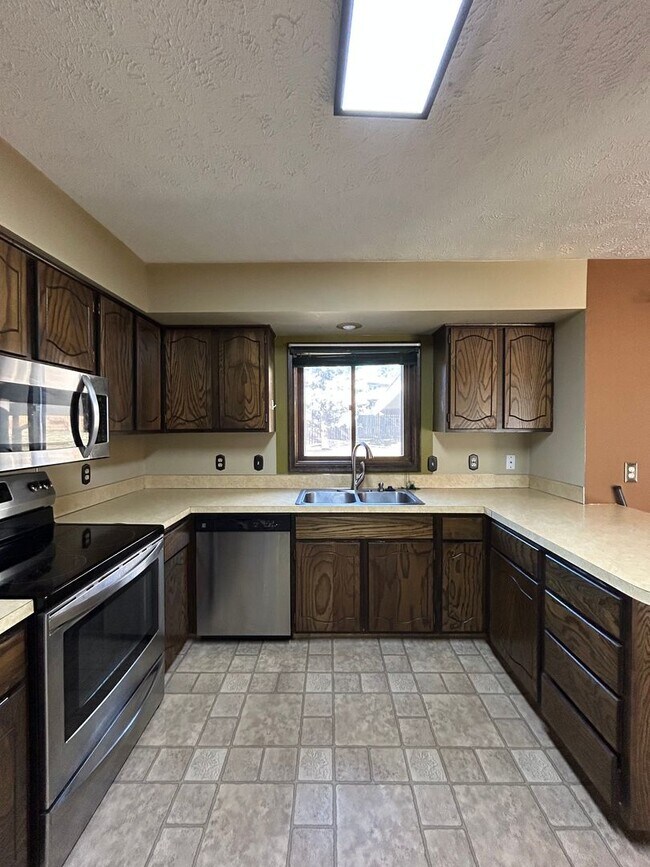 Building Photo - Spacious 3-Bedroom, 1-Bath Home with Garage & Basement in La Vista