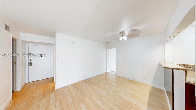 Building Photo - 17011 N Bay Rd