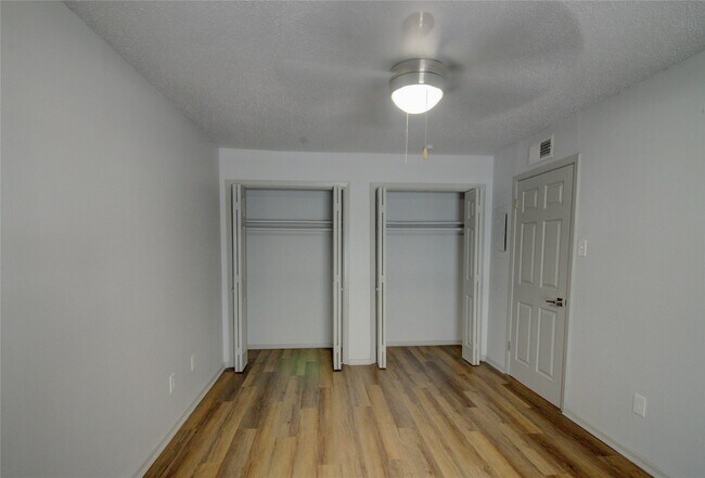 Building Photo - 800 Heights Blvd