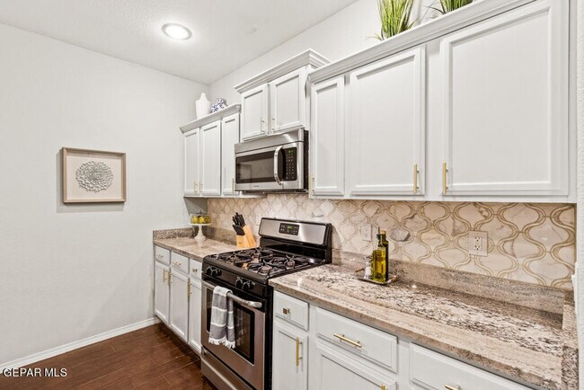 Building Photo - 7365 Dewberry Dr