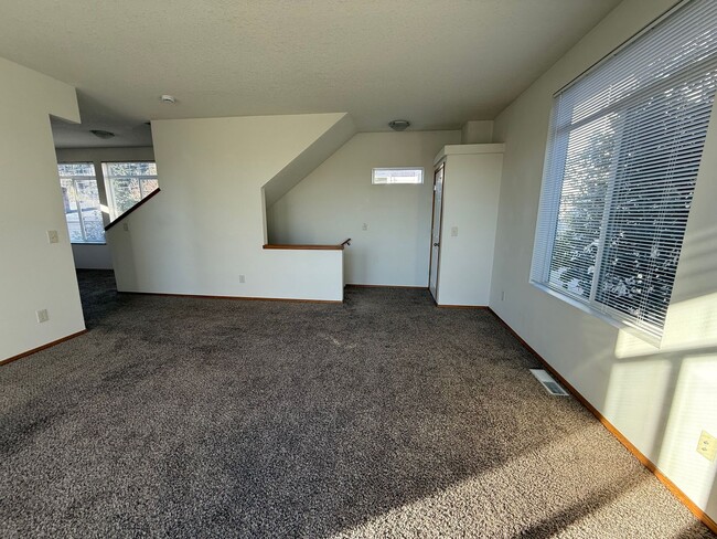 Building Photo - Charming Multi-Level Home in Quiet Johns L...