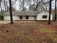 Building Photo - 319 Swallow Dr