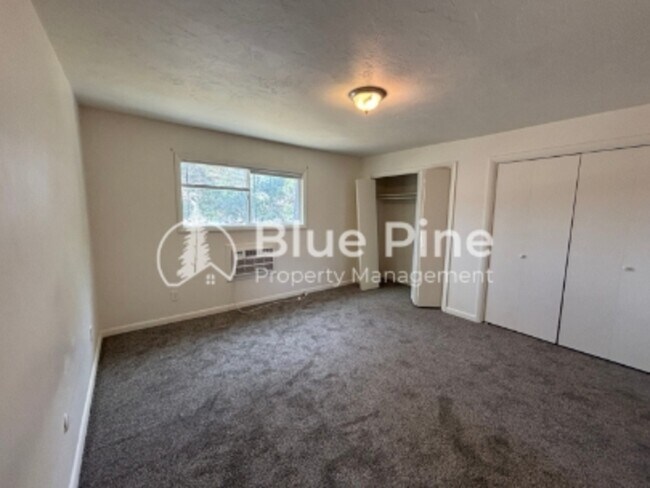 Building Photo - 1475 S Emerson Ave