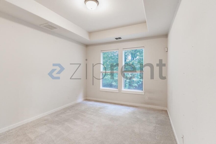 Building Photo - Unit 28