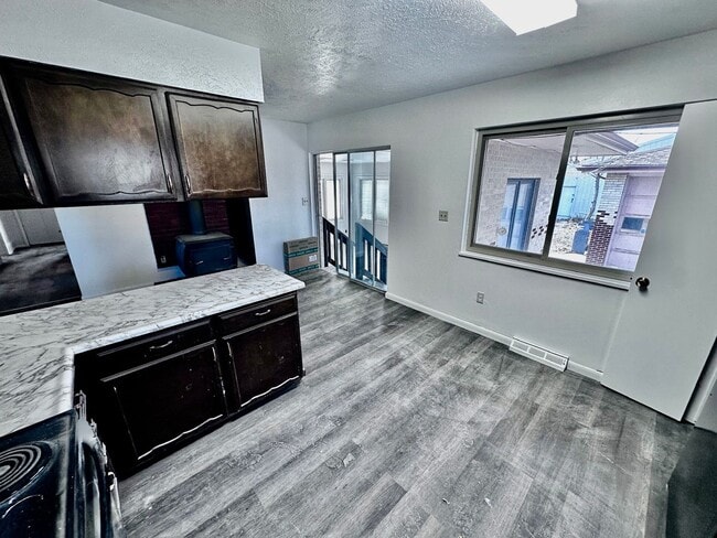 Building Photo - 1743 Burton St