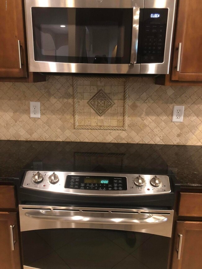 Building Photo - 732 Castledale Ct