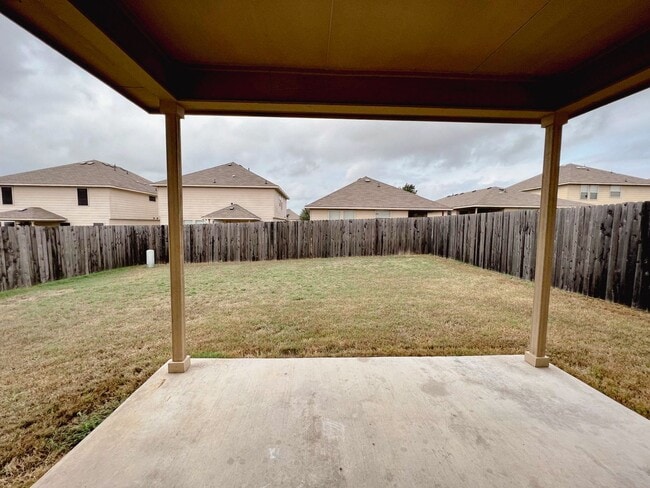 Building Photo - Yowell Ranch Beauty!