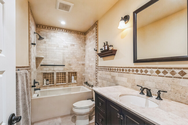 Building Photo - 30 Castlewood Dr