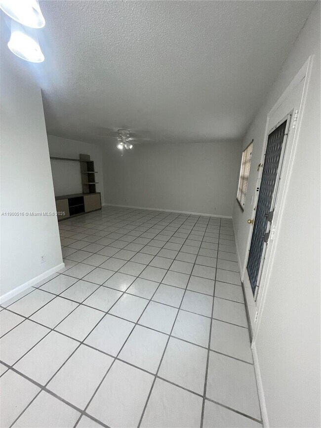 Building Photo - 485 Flanders K