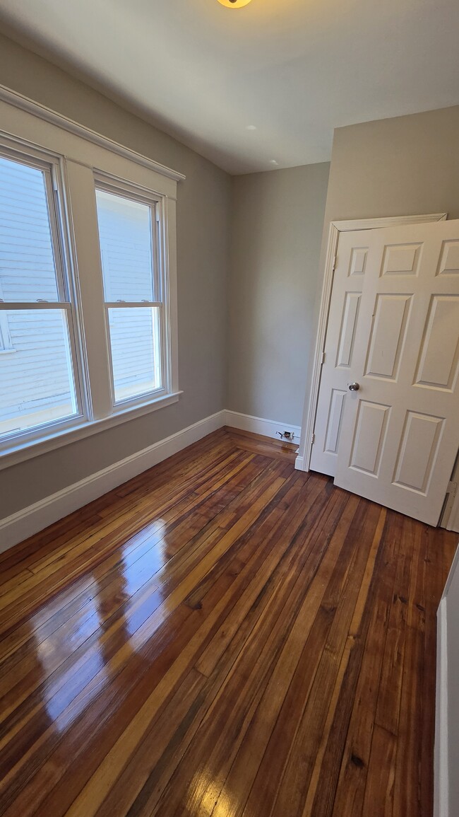 Building Photo - 26 Whittlesey Ave