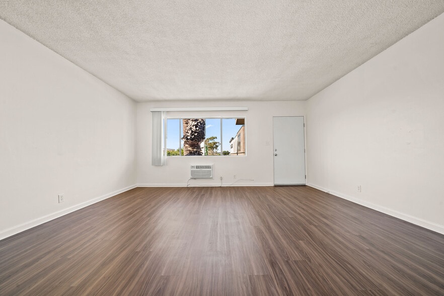 Building Photo - 1000 E 32nd St