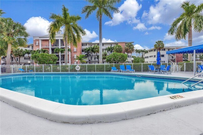 Building Photo - 440 Paradise Isle Blvd