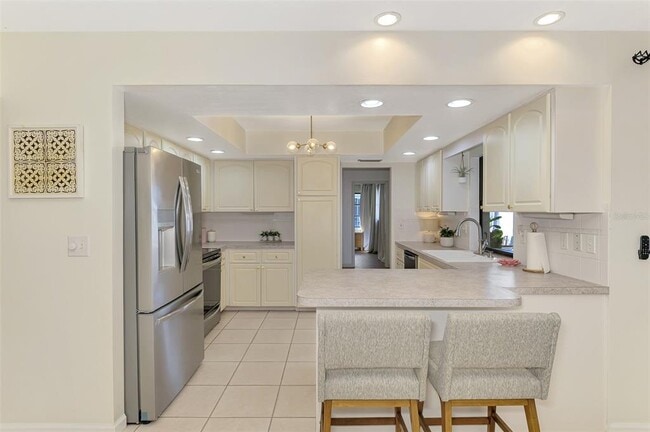 Building Photo - 2221 Pine View Cir