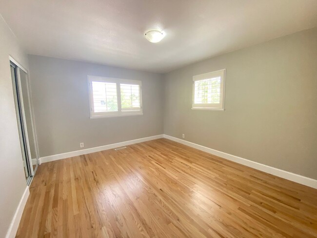 Building Photo - Updated 4 Bed 3.5 Bath Craftsman Style Hom...