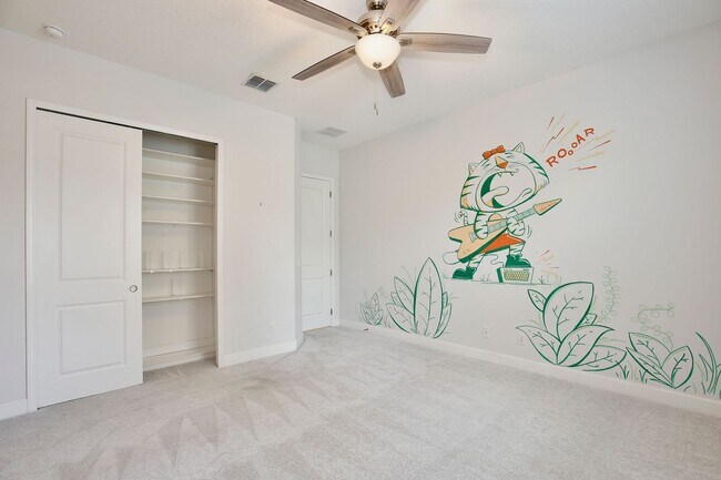 Building Photo - Elegant 5-Bedroom Pool Home for Rent in Sa...