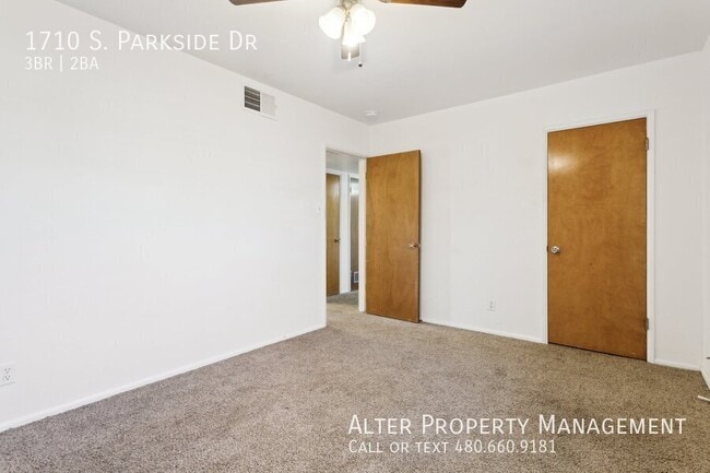 Building Photo - 1710 S Parkside Dr