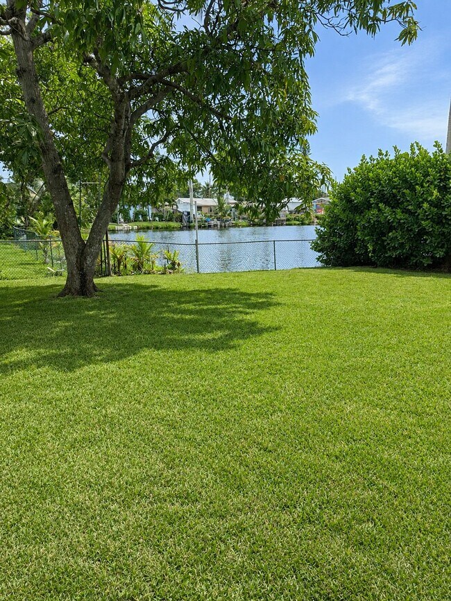 Building Photo - 4329 SW 49th Ct