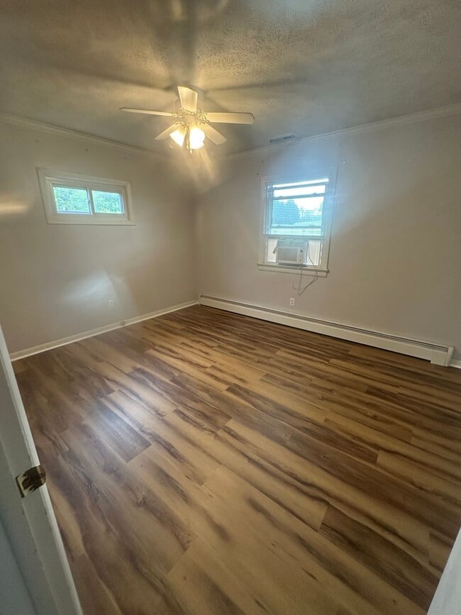 Building Photo - 3 BR 1.5 Bath brick rancher on 2 acres in Fairfield