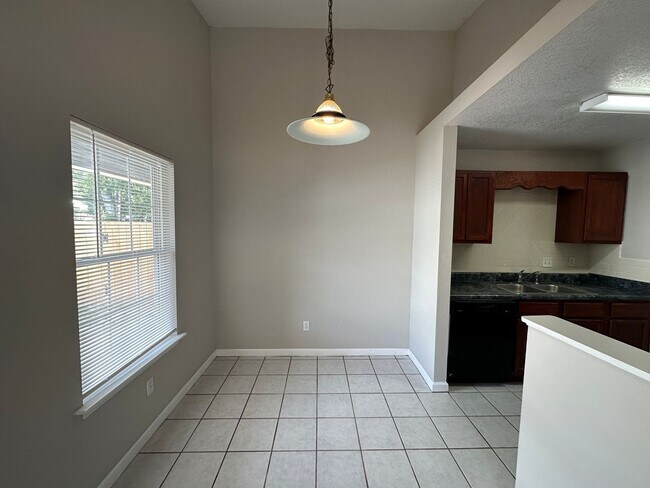 Building Photo - 2 Bedroom 2 bath unit for rent ~ water, se...
