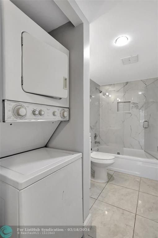 Building Photo - 4156 Inverrary Dr