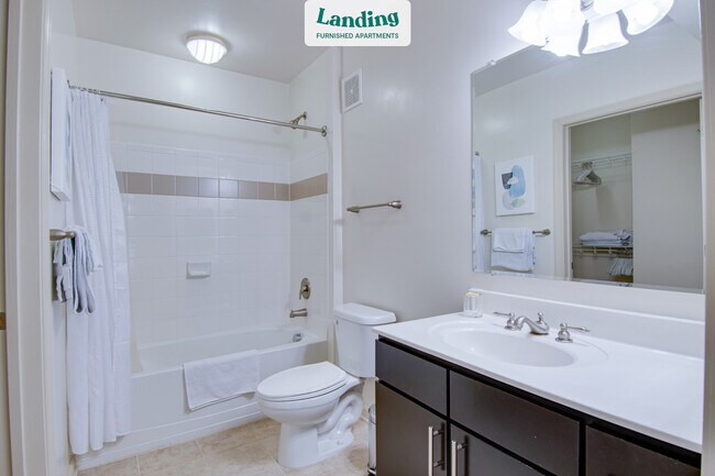 Building Photo - 925 N Garfield St