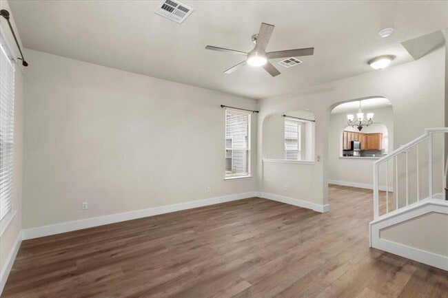 Building Photo - 410 Bandstand Ln