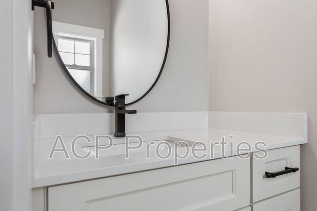 Building Photo - 2205 DeJong Dr