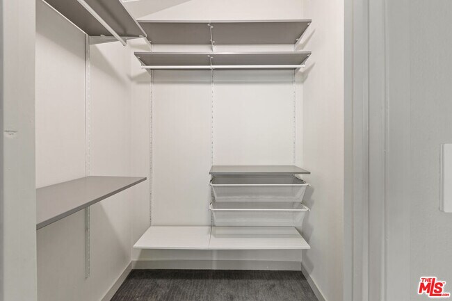 Building Photo - 1044 20th St