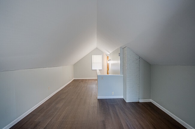 Building Photo - 2208 Fremont St