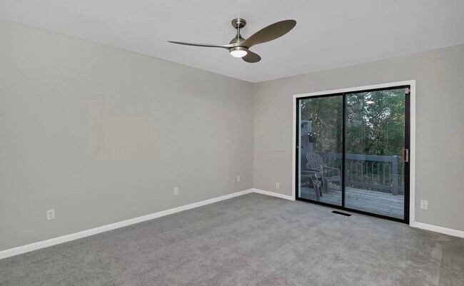 Building Photo - 3 Bedroom 3 Bathroom Condo in Yacht Cove