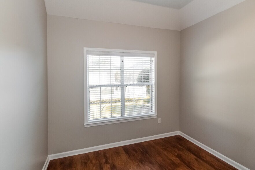 Building Photo - 13106 Sandbourne S