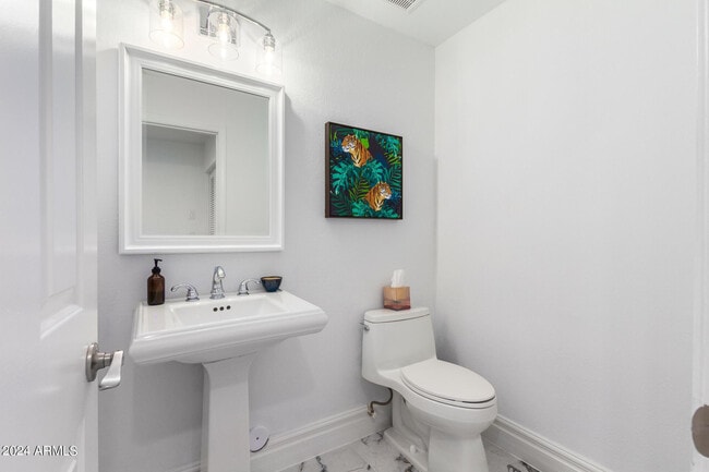 Building Photo - 7558 N Vía De La Luna