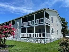 Building Photo - 216 Monroe Bay Ave
