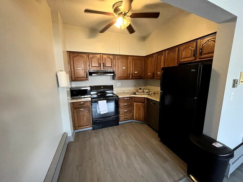 Building Photo - 113 Green St