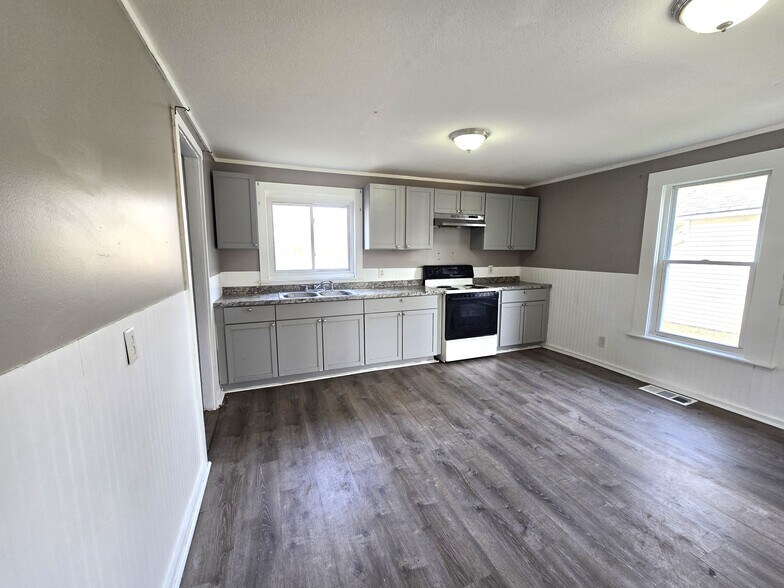 Building Photo - 544 Emerson St