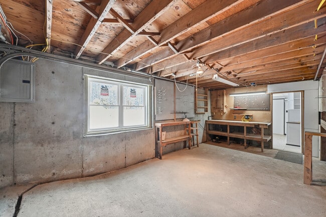 Building Photo - 11 Caribou Dr