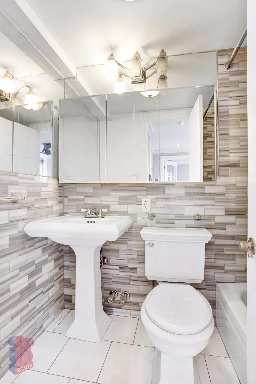 Building Photo - 345 W 53rd St