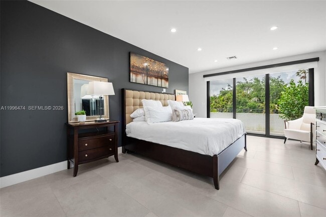 Building Photo - 5735 SW 35th St