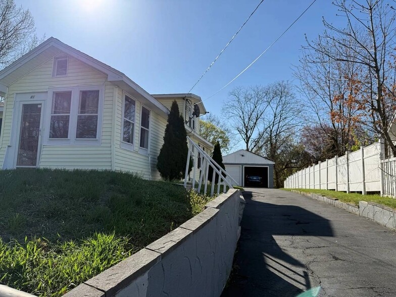 Building Photo - 308 E 8th St