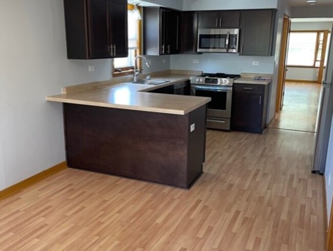 Building Photo - 4570 N Narragansett Ave