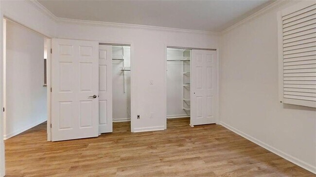 Building Photo - 300 Johnson Ferry Rd