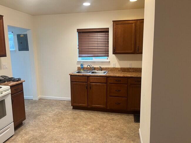 Building Photo - 1013 Arizona Ave